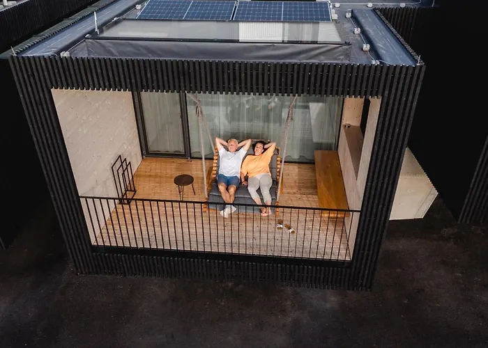 Stock & Stein شقة