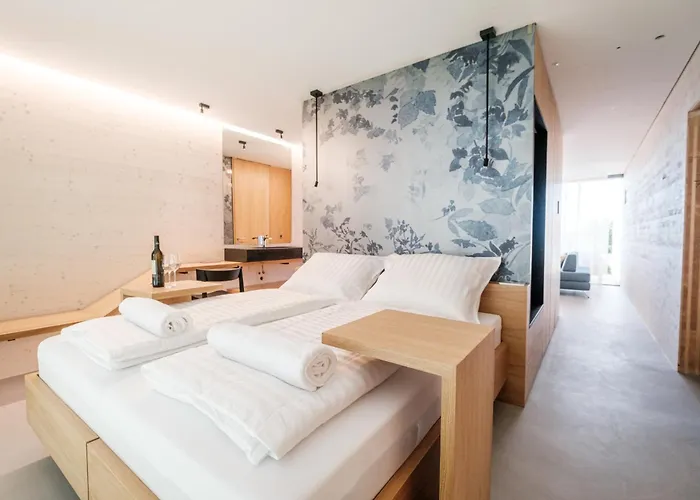 Apartment Stock & Stein